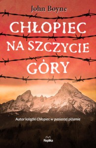 chlopiec na szczycie